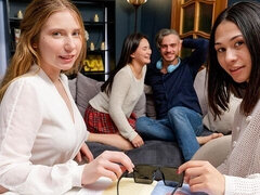 18 jaar, Grote kont, Pijpbeurt, Lul, Hondjeshouding, Natuurlijke tieten, Tiener, Tieten likken