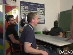 Grote mammen, Bruinharig, Hondjeshouding, Brillen, Hardcore, Kut duiken, Geschoren, Trio