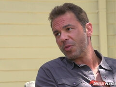 Brunette brune, Plantureuse, En levrette, Fétiche, Cuir, Police, Actrice du porno, Chatte