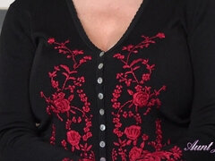 Mamie, Masturbation, Mature, Mère que j'aimerais baiser, Seins naturels, Rasée, Solo