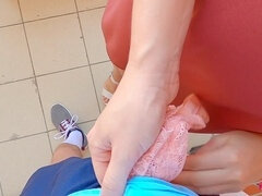 Sucer une bite, Tir de sperme, Branlette thaïlandaise, Orgasme, Culottes ou slips, Séduite, Suçant, Sous la jupe