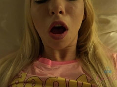 Enthousiasteling, Blond, Pijpbeurt, Voeten, Vriendin, Handbeurt, Mager, Tieten likken