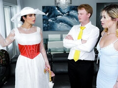Grosser arsch, Grosser schwanz, Grosse titten, Blasen, Braunhaarige, Hundestellung, Flotter vierer, Milf