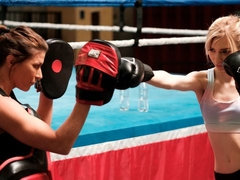 Gros seins, Blonde, Doigter, Embrassement, Léchez, Chatte, Sport, Dénudage