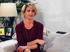 Blonde, Plantureuse, Lesbienne, Masturbation, Mère que j'aimerais baiser, Seins naturels, Petite femme, Plan cul à trois