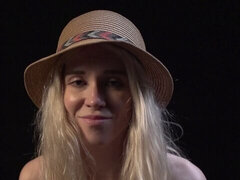 舞台裏, デカ尻, ブロンド, 裸, 天然, 自然山雀, ストリッピング, ティーン