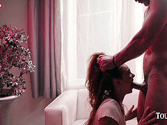 Gros cul, Gros seins, Sucer une bite, Éjaculation interne, Réalité, Tatouage
