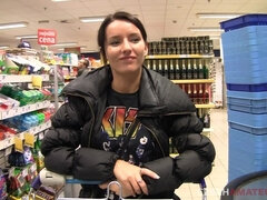 Минет, Брюнетки, Дрочка ногами, На кухне, Писсинг, На публике, Душ, Сиськи