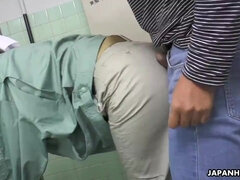 Sucer une bite, Japonaise, Naturelle, Orgasme, Pov, Public, Suçant, Toilettes