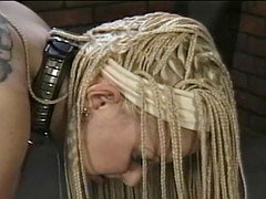 お尻, ブロンド, フェムドム, 淫乱熟女, ピアス, 奴隷, スパンキング, 締まりの良い