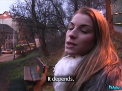 ブロンド, フェラチオ, 浮気者, カップル, イく瞬間, 手コキする, アウトドア, ガリガリ