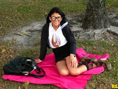 Amateur, Grosse bite, Brunette brune, En levrette, Seins naturels, Petite femme, Maigrichonne, Nénés