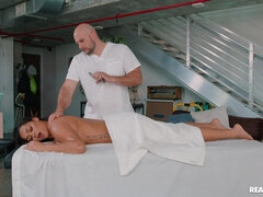 Braunhaarige, Massage