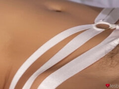 Chica, Tetas grandes, Penetracion con dedos, Lamidas, Natural, Tetas naturales, Afeitado, Adolescente