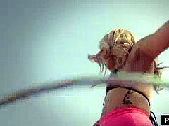 Blonde, Éjaculation interne, Souple