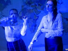 Блондинки, В одежде, Секс без цензуры, Лизание, Мастурбация, Вечеринка, Сосущие, Учитель