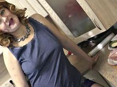 Enthousiasteling, Blond, Ondergoed, Rijpe lesbienne, Moeder die ik wil neuken, Kut duiken, Tieten likken, Onder de rok