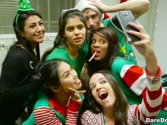 18 años, Grupo, Lesbiana, Lamidas, Realidad, Afeitado, Tatuaje, Adolescente