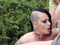 お尻, フェラチオ, フォアサム, 淫乱熟女, 小柄, 公共, タトゥー, オッパイの