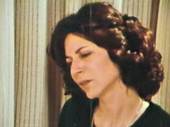Sucer une bite, Brunette brune, Poilue, Hard, Bureau, Secrétaire, Nénés, Rétro ancien