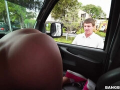 お尻, デカ尻, フェラチオ, バス, 車, 手コキする, アウトドア, ショートヘア