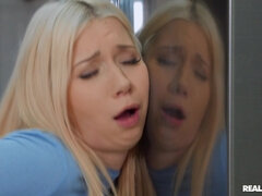 Drilling extra-hot blondie Roxy Risingstar