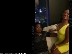 Grote lul, Grote mammen, Pijpbeurt, Sperma in gezicht, 1 man 2 vrouwen, Likken, Rijden, Trio