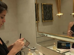 Amateur, Salle de bains, Bikini, Brunette brune, Petite amie, Piercing, Chatte, Rasée