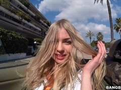 Gros cul, Gros seins, Blonde, Sucer une bite, Voiture, En levrette, Public, Russe