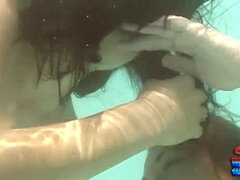 フェラチオ, 口内発射, グループ, 母, オーガズム, アウトドア, プール, シーメール