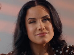 Hot mommy Penny Barber sex story
