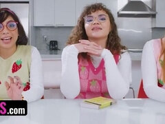 Culo grande, Tetas grandes, Club, Corridas faciales, Cuadrupleta, Grupo, Inocente, Adolescente