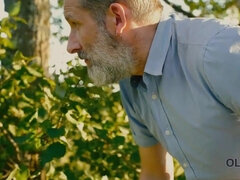 Grote mammen, Bruinharig, Rondborstig, Natuurlijke tieten, Buiten, Realiteit, Tatoeage, Tieten likken