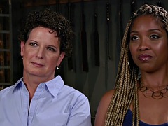 Grosse titten, Vollbusig, Schwarz, Fingern, Milf, Muschi, Tätowierung, Nass