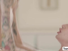 Gros seins, Sucer une bite, Gorge profonde, Jeunes transsexuelles thaïlandaises, Léchez, Massage, Chatte, Transsexuelle