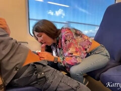 Sucer une bite, Exhib, Nue, Piercing, Public, Adolescente, Train