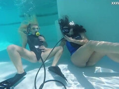 Amateur, Chica, Morena, Lesbiana, Piscina, Adolescente, Apretado, Bajo el agua