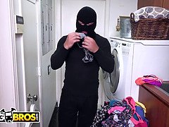 Grote mammen, Vriendje, Bedriegen, Hardcore, Reusachtig, Moeder die ik wil neuken, Natuurlijke tieten, Tieten likken