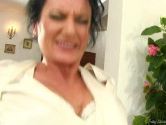 Vestidas, Corridas, Penetracion con dedos, Orinar, Sexo fuerte, Satén, Ducha, Medias largas