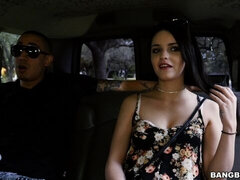 Grosser arsch, Braunhaarige, Auto, Schwanz, Masturbation, Natürlichen titten, Jungendliche (18+), Eng