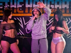 Geweldig, Anaal, Kont, Pijpbeurt, Bruinharig, Schattig, Likken, Trio