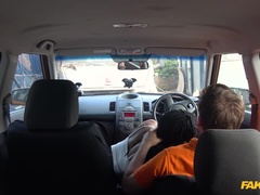 Auto, Besamung, Schwanz, Handjob, Lecken, Im freien, Muschi, Hintern versohlen