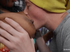 Tussi, Grosser schwanz, Grosse titten, Vollbusig, Hardcore, Mutti, Titten, Nass