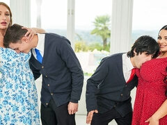 Gros cul, Grosse bite, Gros seins, Sucer une bite, En levrette, Le plan cul à quatre, Mère que j'aimerais baiser, Maman