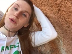 Attrapée, Doigter, Masturbation, De plein air, Petite femme, Public, Rousse roux