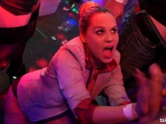 衣服着たままセックス, ハードコア, 異人種間, なめる, パーティ, ポルノスター, スインガー, 濡れ