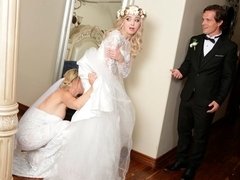 69, デカ尻, ブロンド, 結婚, 女 人男 人, 手コキする, 淫乱熟女, 三人