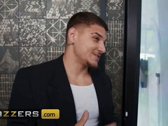Brazzers - jiggish kayley gunner gets frolic with her security guard in a wild, steamy meeting