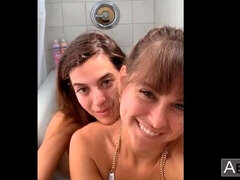Culo, Cuarto de baño, Culo grande, Morena, Casero, Besar, Tetas naturales, Flaco