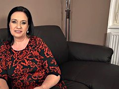 Gros seins, Brunette brune, Déshabiller, Lingerie, Mature, Mère que j'aimerais baiser